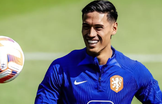 赖因德斯：不惧比较，明确自身中场定位与优势